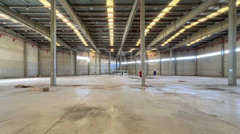 Nave logística en venta en Alovera de 9.532 m²