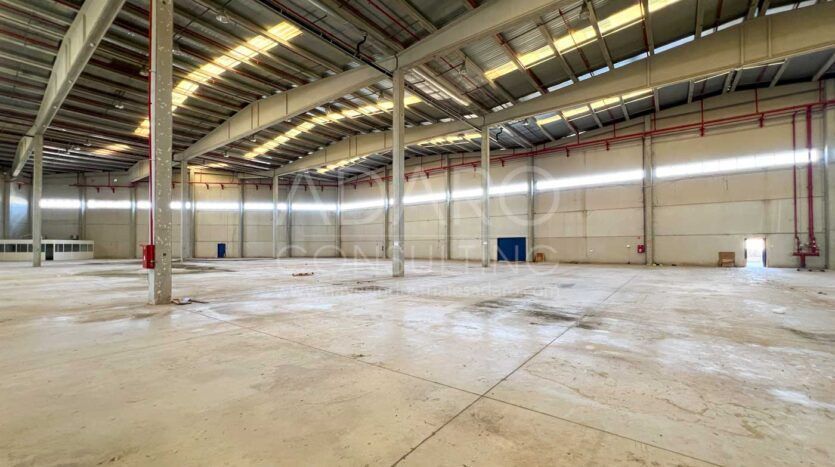 Nave logística en venta en Alovera de 9.532 m²