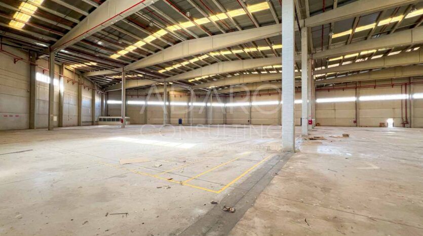 Nave logística en venta en Alovera de 9.532 m²
