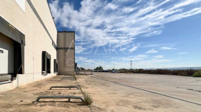 Nave logística en venta en Alovera de 9.532 m²