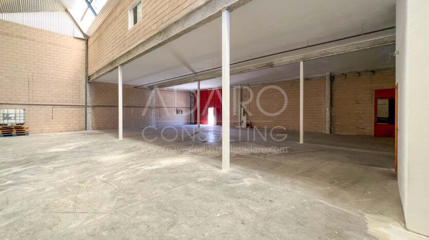 Nave industrial en alquiler en Leganés de 933 m²