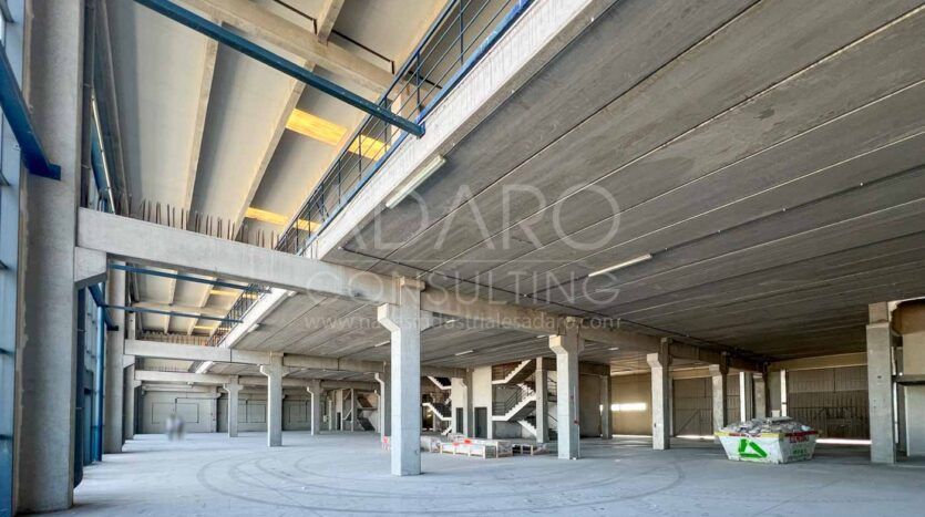 Nave industrial en alquiler en Alcalá de Henares de 1.420 m²