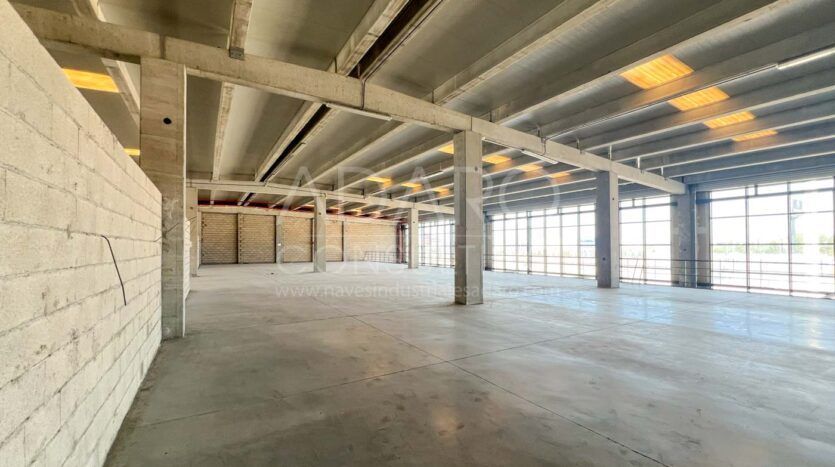 Nave industrial en alquiler en Alcalá de Henares de 1.420 m²
