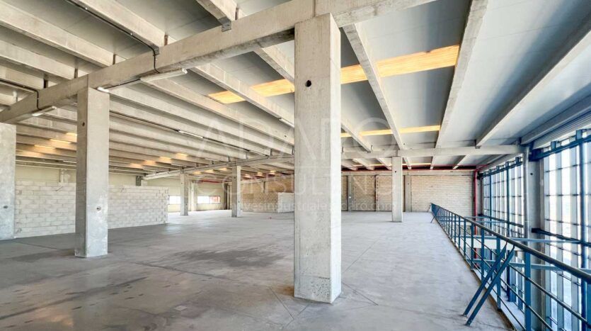 Nave industrial en alquiler en Alcalá de Henares de 1.420 m²