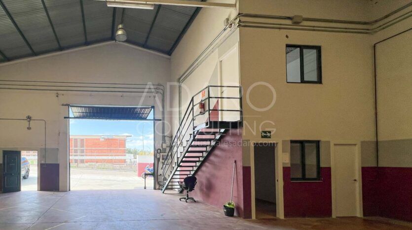 Nave industrial en venta en Cobeña de 532 m²