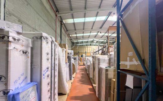Nave industrial en alquiler en Camarma de Esteruelas de 700 m²