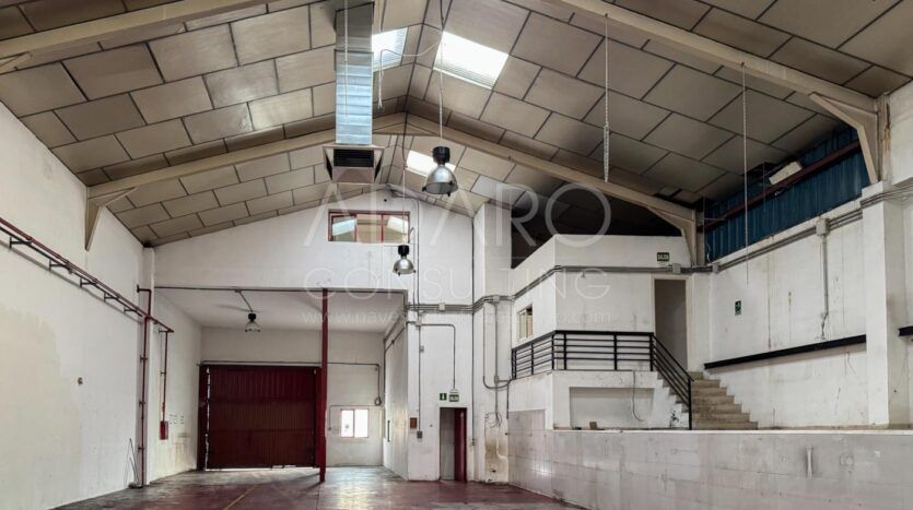 Nave Industrial en Alquiler en Vallecas de 919 m²
