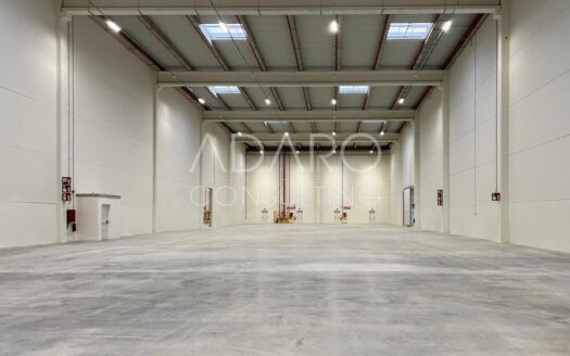 Nave logística en alquiler en San Fernando de Henares de 7.871 m²