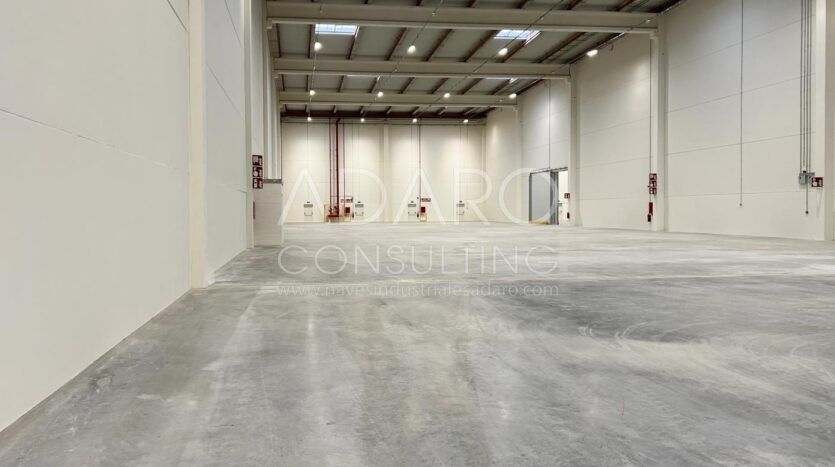 Nave logística en alquiler en San Fernando de Henares de 7.874 m²