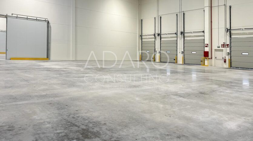 Nave logística en alquiler en San Fernando de Henares de 7.874 m²