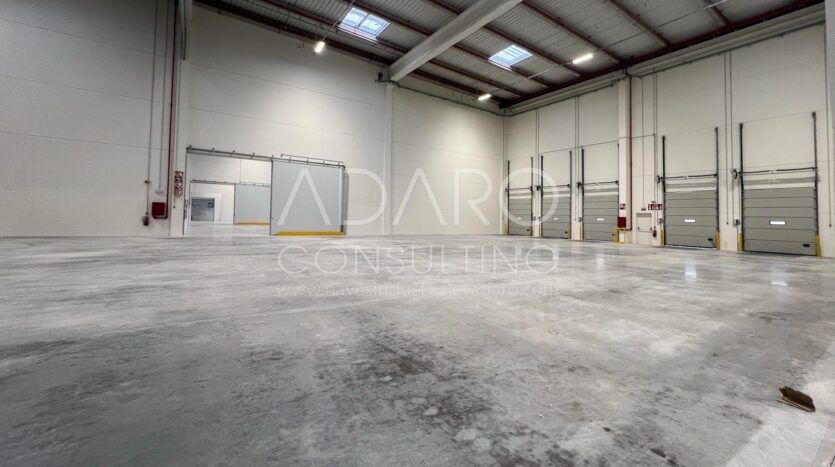 Nave logística en alquiler en San Fernando de Henares de 7.874 m²