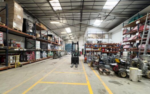 Nave en Venta en San Fernando de Henares de 596 m²