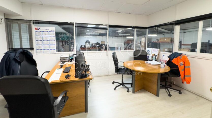 Nave en Venta en San Fernando de Henares de 596 m²