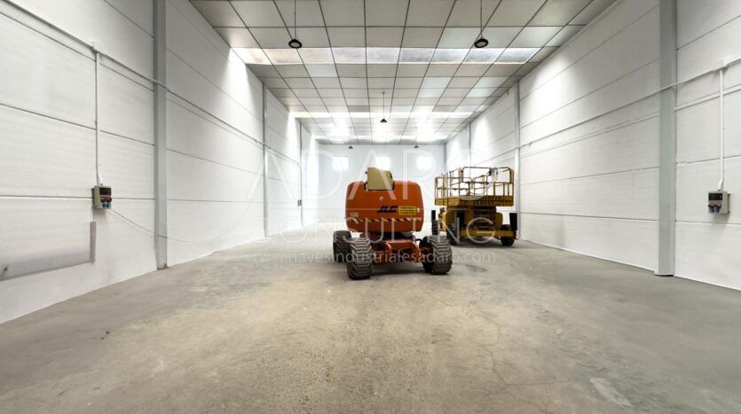 Alquiler de nave industrial en Parla de 905 m²