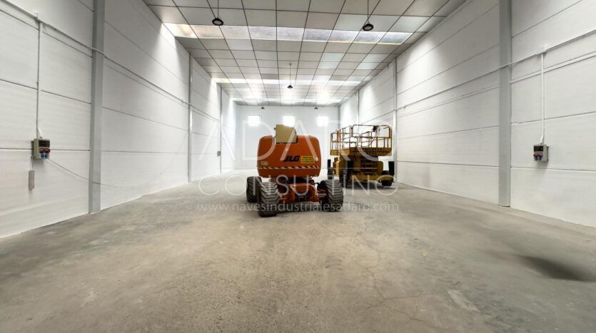 Alquiler de nave industrial en Parla de 905 m²