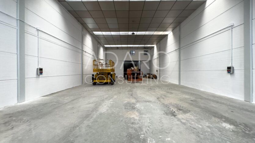 Alquiler de nave industrial en Parla de 905 m²