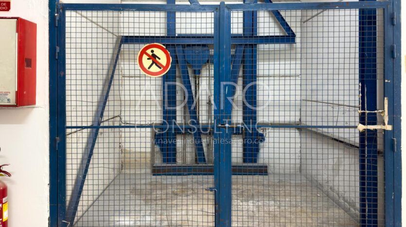 Alquiler de nave industrial en Parla de 905 m²