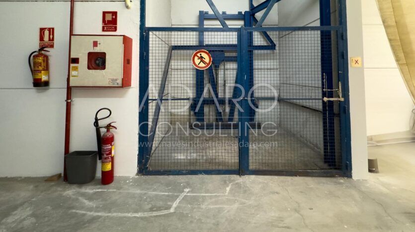 Alquiler de nave industrial en Parla de 905 m²