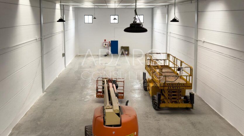 Alquiler de nave industrial en Parla de 905 m²