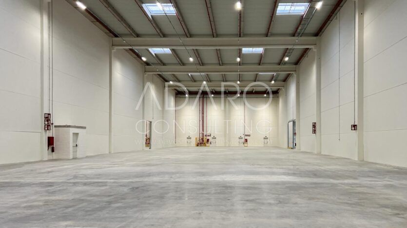 Nave logística en Alquiler en San Fernando de Henares de 5.309 m²