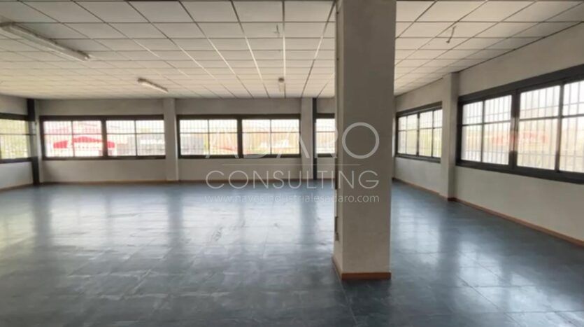 Nave Industrial en Alquiler en Fuenlabrada de 697 m²
