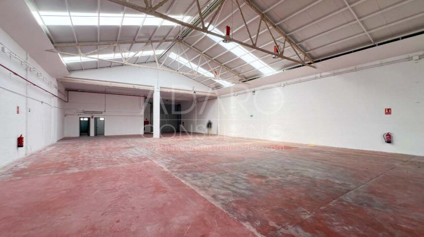 Nave industrial en alquiler en Coslada de 672 m²