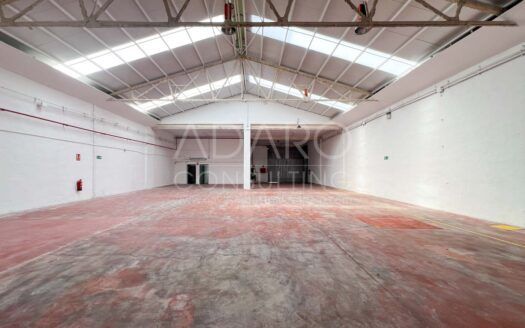 Nave industrial en alquiler en Coslada de 672 m²