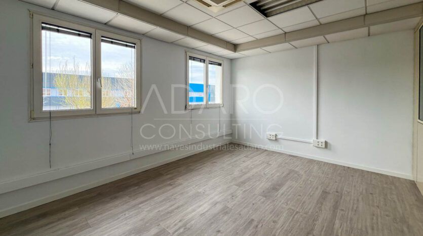 Nave industrial en alquiler en Coslada de 672 m²