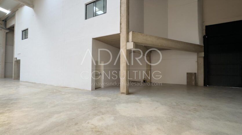Nave Industrial en Alquiler en Prado del Espino de 1.613 m²
