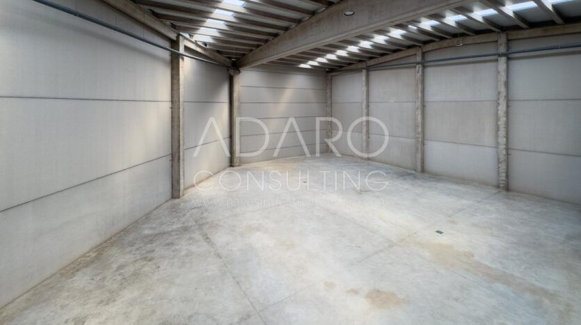 Nave Industrial en Alquiler en Prado del Espino de 1.613 m²