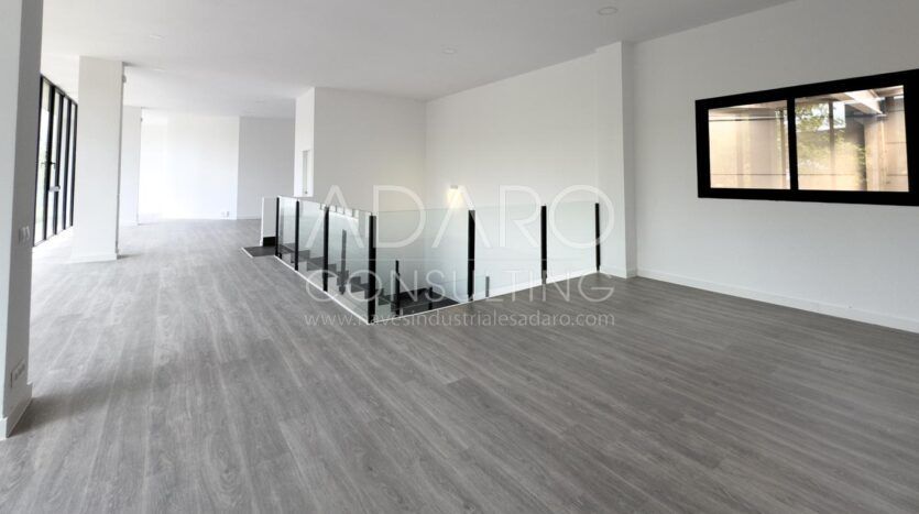 Nave Industrial en Alquiler en Prado del Espino de 1.613 m²