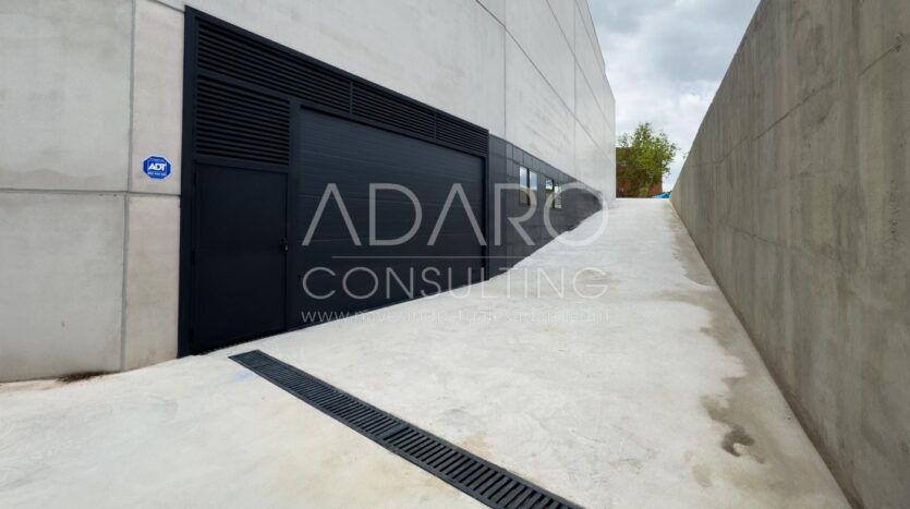 Nave Industrial en Alquiler en Prado del Espino de 1.613 m²