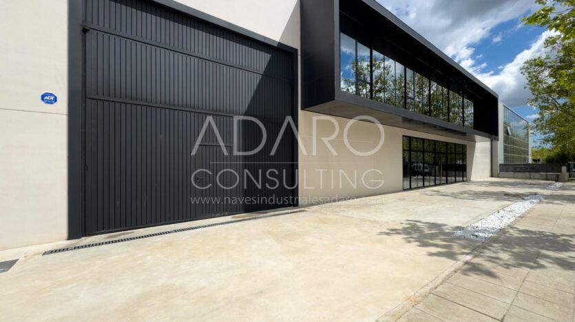 Nave Industrial en Alquiler en Prado del Espino de 1.613 m²