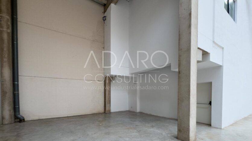 Nave Industrial en Alquiler en Prado del Espino de 1.613 m²