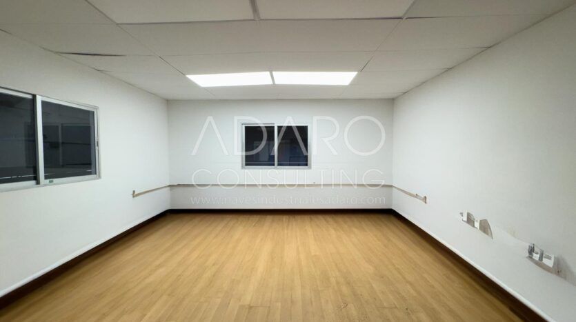Nave Industrial en Alquiler en Móstoles de 633 m²
