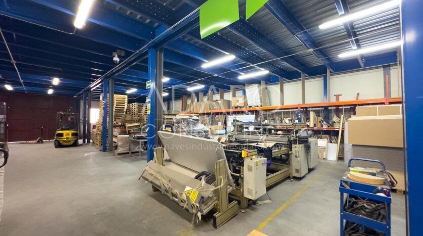 Nave Industrial en Alquiler en Prado del Espino de 2.184 m²