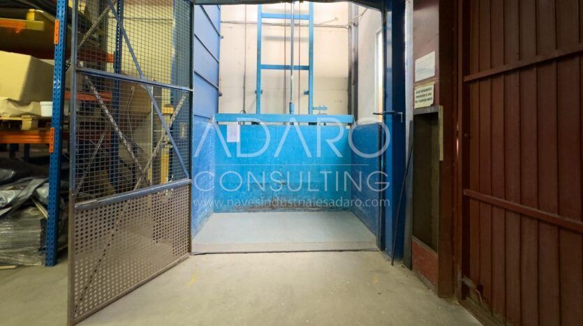 Nave Industrial en Alquiler en Prado del Espino de 2.184 m²