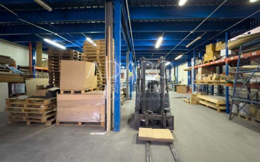 Nave Industrial en Alquiler en Prado del Espino de 2.184 m²