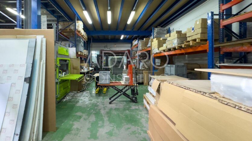 Nave Industrial en Alquiler en Prado del Espino de 2.184 m²