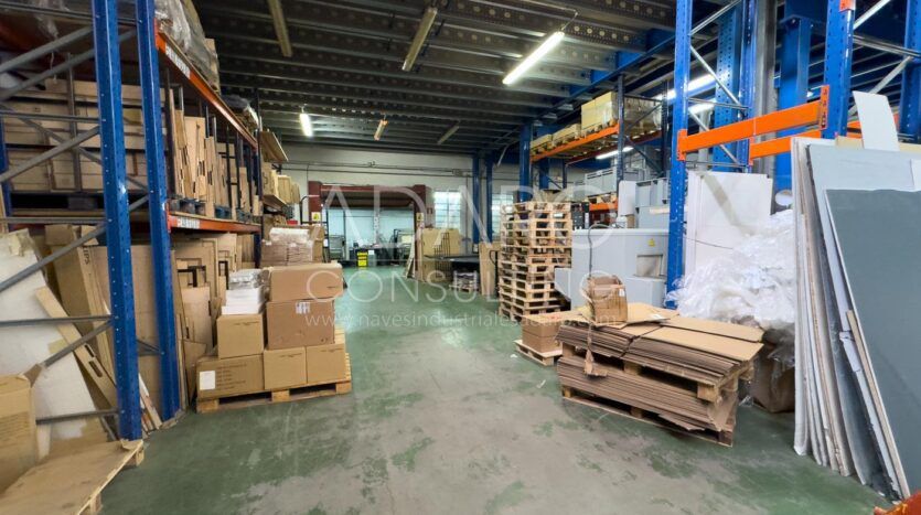 Nave Industrial en Alquiler en Prado del Espino de 2.184 m²