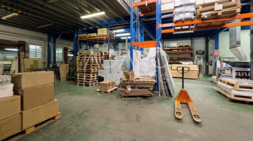 Nave Industrial en Alquiler en Prado del Espino de 2.184 m²