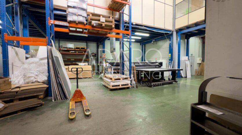 Nave Industrial en Alquiler en Prado del Espino de 2.184 m²