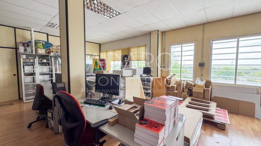 Nave Industrial en Alquiler en Prado del Espino de 2.184 m²