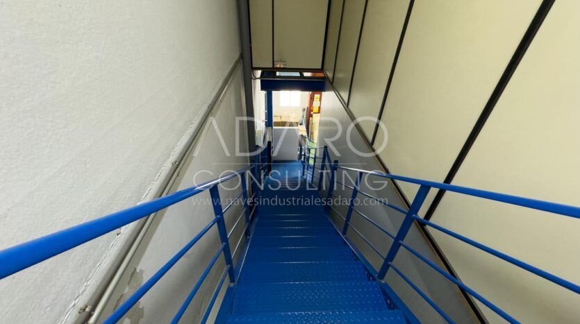 Nave Industrial en Alquiler en Prado del Espino de 2.184 m²