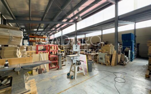 Nave Industrial en Venta en Prado del Espino de 2.184 m²