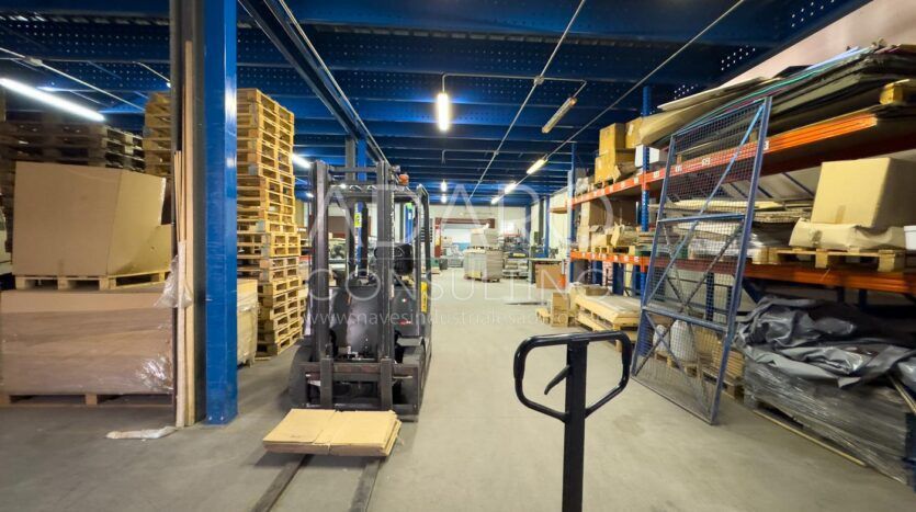 Nave Industrial en Venta en Prado del Espino de 2.184 m²