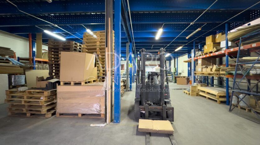 Nave Industrial en Venta en Prado del Espino de 2.184 m²