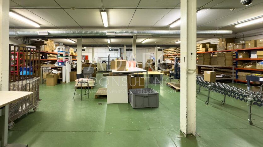 Nave Industrial en Venta en Prado del Espino de 2.184 m²
