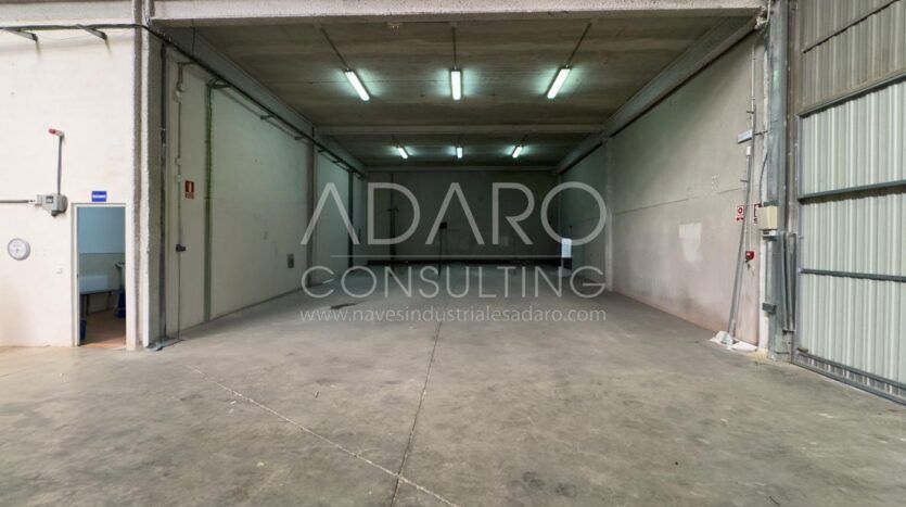 Nave Industrial en Alquiler en Torres de la Alameda de 1.633 m²