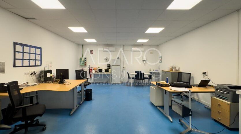 Nave Industrial en Alquiler en Torres de la Alameda de 1.633 m²
